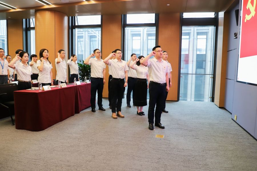 16252801826683746eYb.jpg 分會(huì)場(chǎng)宣誓.jpg